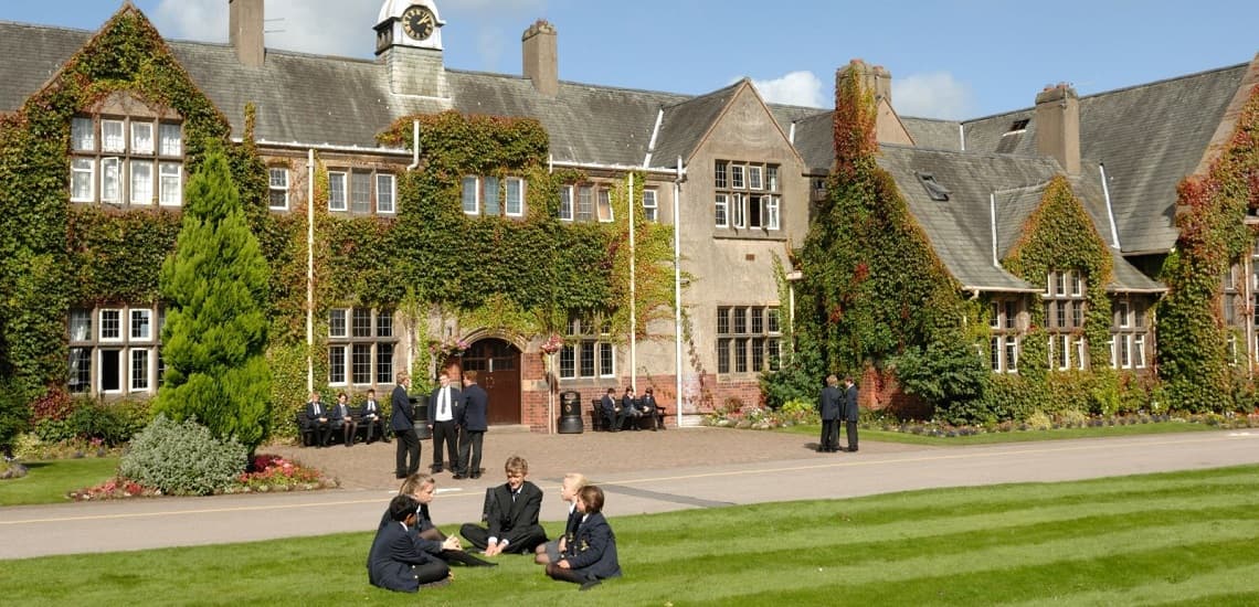 Why Do Parents Choose English Private Schools for Their Children?