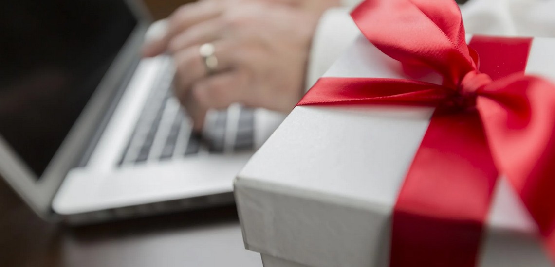 Top Reasons to Send Your Loved Ones Gifts Online